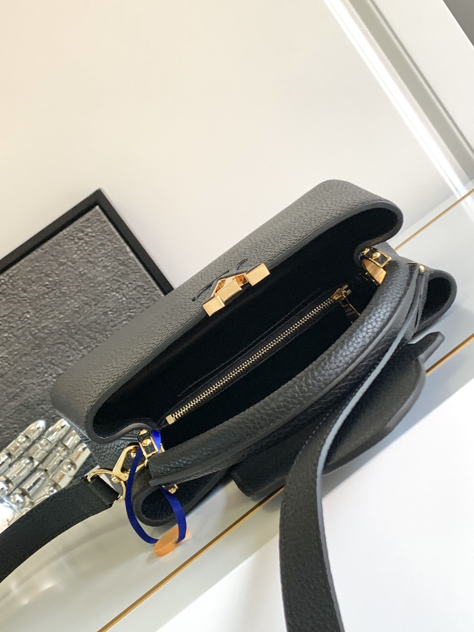 LV Capucines BB M24728 27 x 17.3 x 9cm