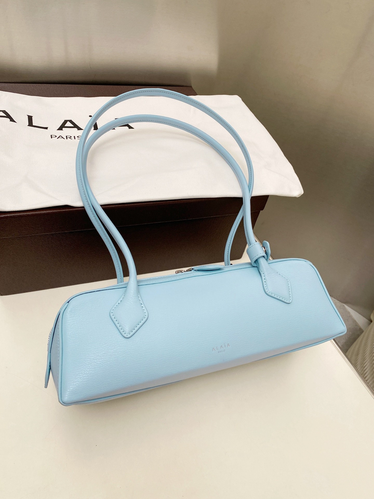 ALAÏA LE TECKEL MEDIUM BAG 33x11x10cm