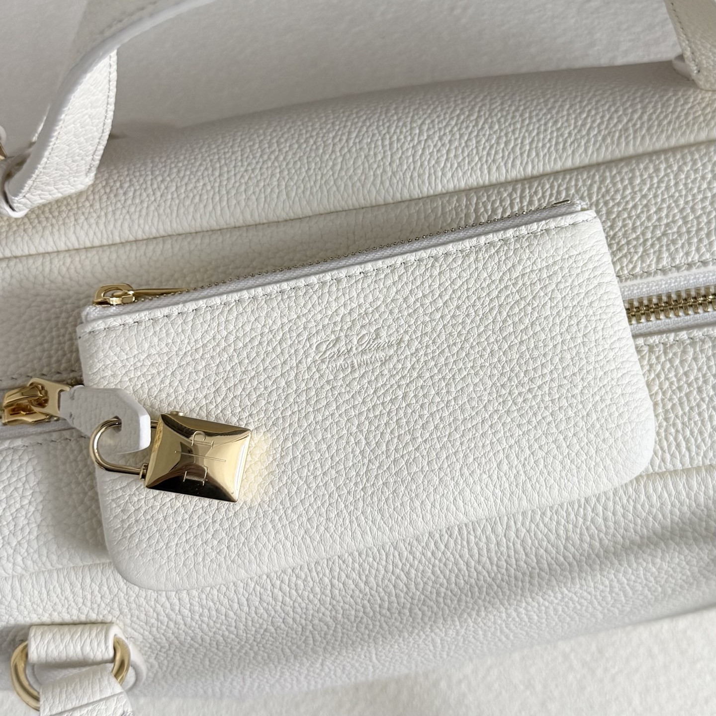 L**o p*ana needle 38x22x16cm