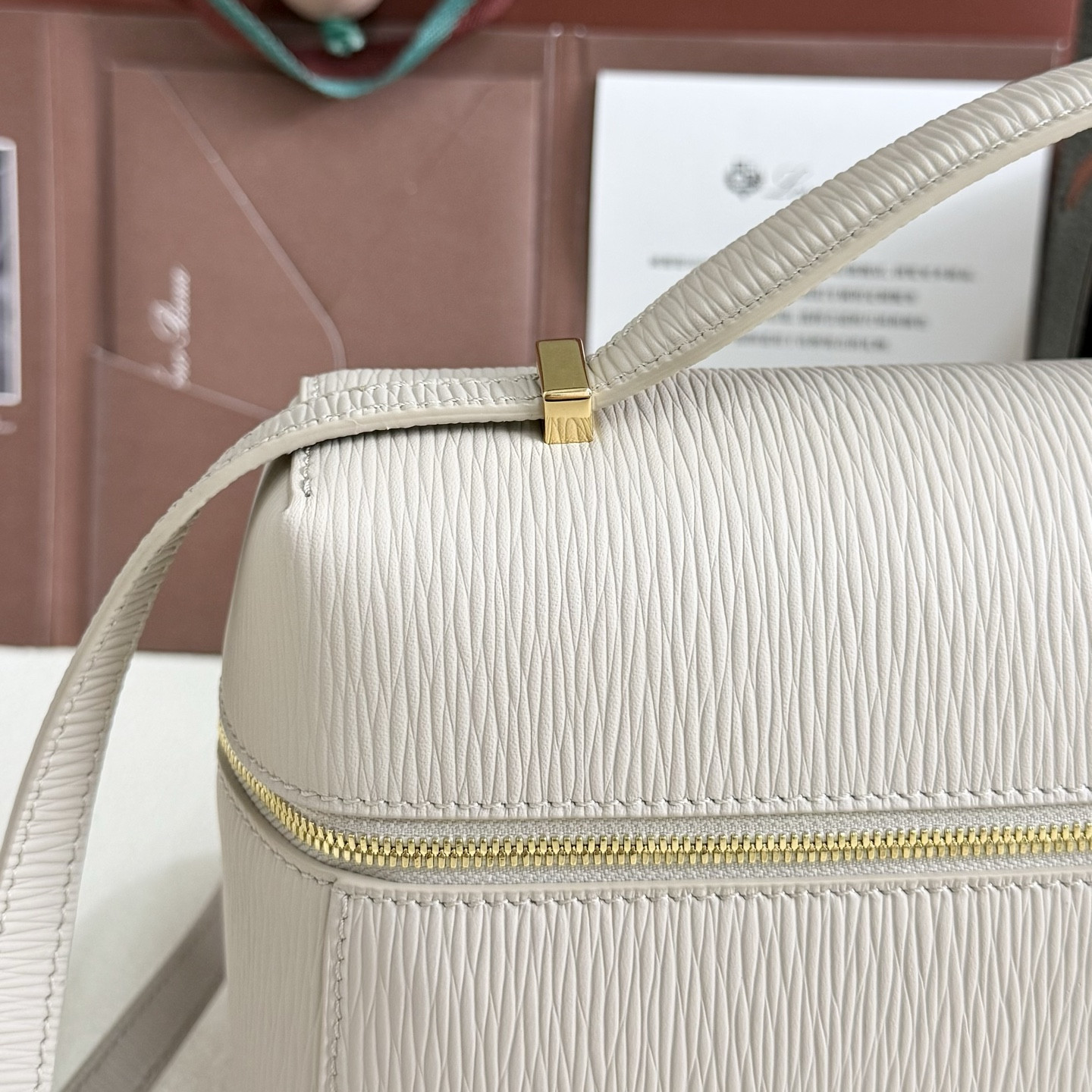 L**o p*ana extra pocket l27 calfskin 16x27x10cm