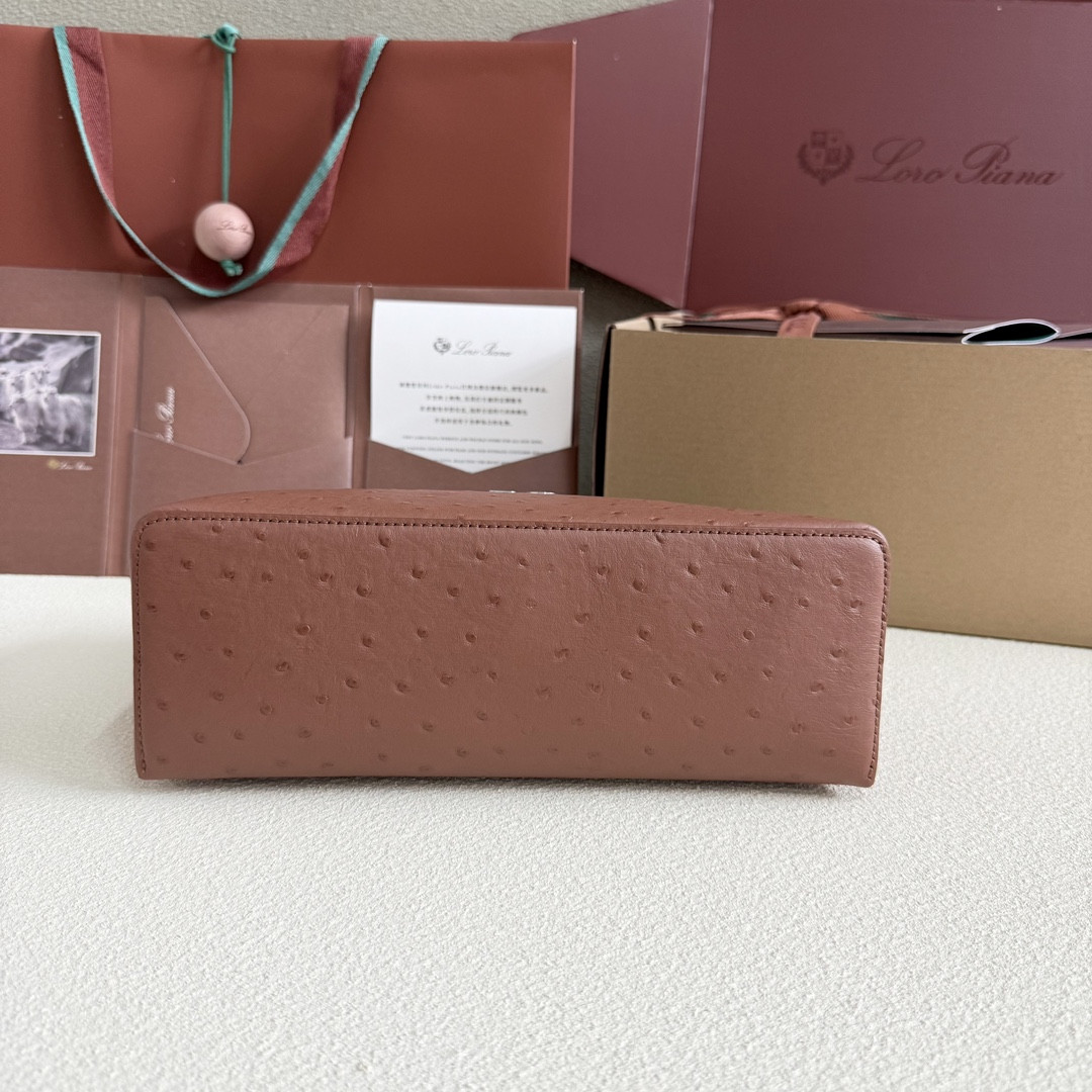 L**o p*ana extra pocket l27 ostrich-grained leather 16x27x10cm